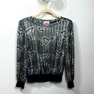 (A3)JUDY BOND PETITE,Vintage light sweater,Sz 4P
Black Golden Silver Long Sleeve